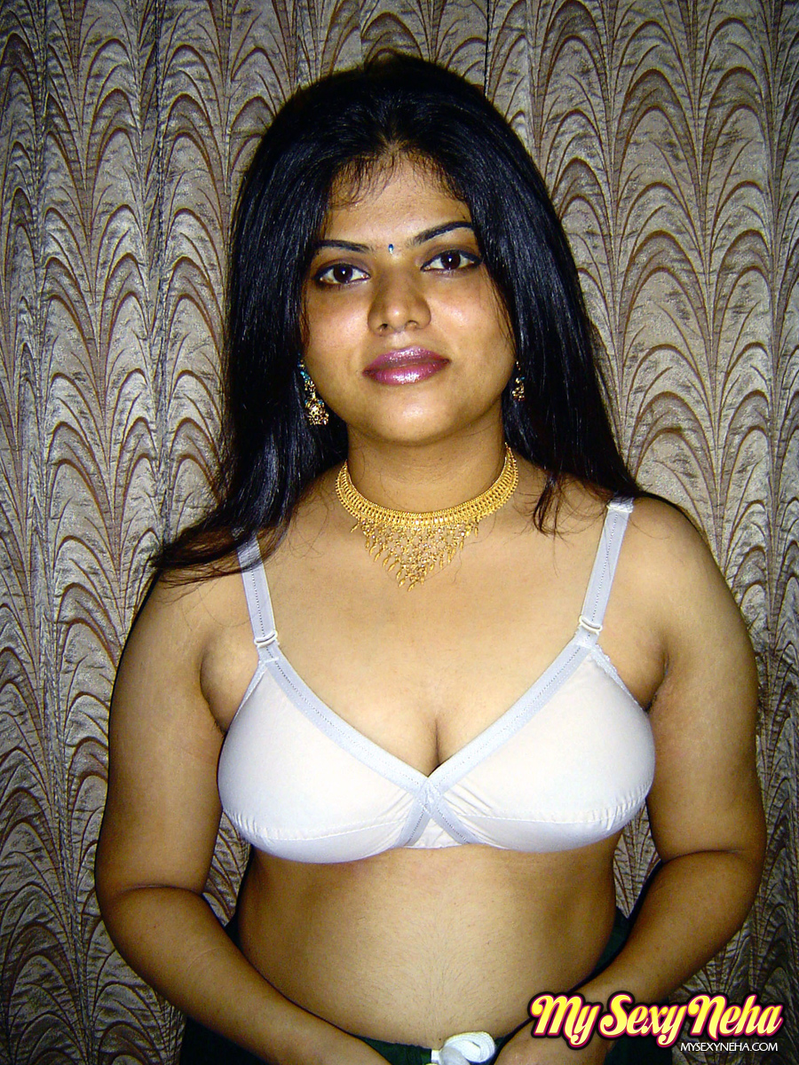 Gorgeous Indian Babe - YOUX.XXX