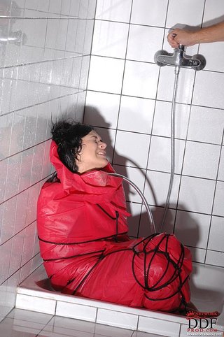 baño, bondage, morena, tetas grandes
