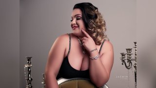 bisexual camgirl