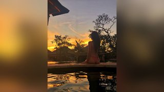 bisexual jovencita striptease
