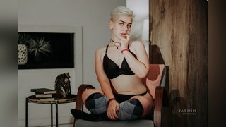18yo tiny tits webcam