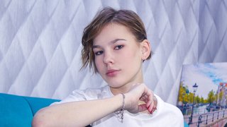 petite 18yo