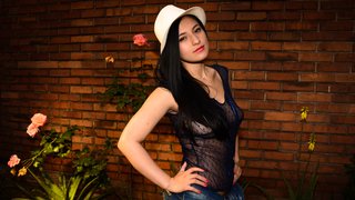 jovencita latino de cerca
