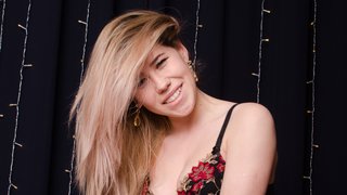18 A jovencita striptease