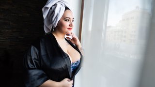 bisexual huge tits