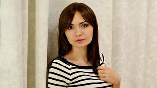 english 19yo camgirl