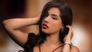 latino pequeñita grandes pechos