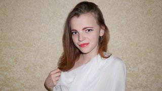 petite 19yo girl