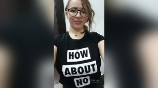 pequeñita jovencita grandes pechos