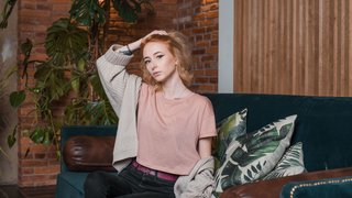 petite camgirl