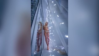 pequeñita bisexual chica