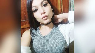 20yo, sexo en directo chica, uñas largas, vibrador