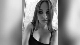 aceite, sexo en directo chica, uñas largas, vibrador