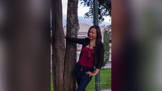latino oscura ojos chica