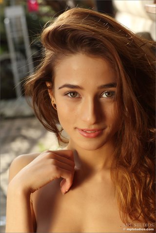 afeitadas, erótica, tetas diminutas, vestido