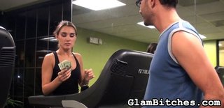 chica mona pies dominación