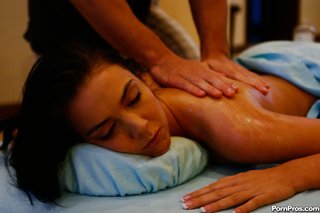 american tiny milf massage