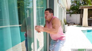 extraño jovencita enjoys unlikely