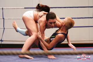 besándose, lesbianas, pantalón corto, pelea de gatas