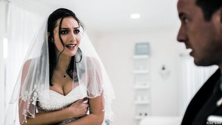 morena novia chupa polla