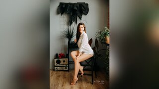 pequeñita dildo squirt